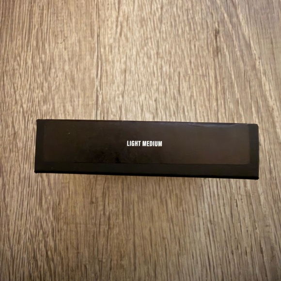 Makeup by Mario Softsculpt Transforming Skin Perfector - Light Medium - Picture 6 of 11